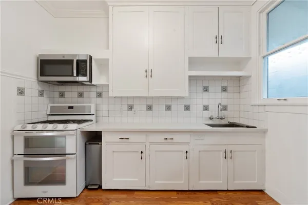 $3,400 | 1325 East Altadena Drive, Altadena, CA 91001
