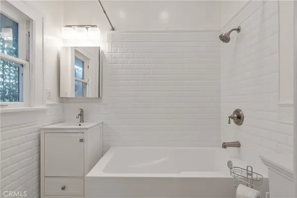 $3,400 | 1325 East Altadena Drive, Altadena, CA 91001