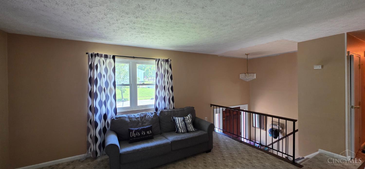 6566 Ripplewood Lane Cincinnati, OH 45230 - Photo 3 of 24
