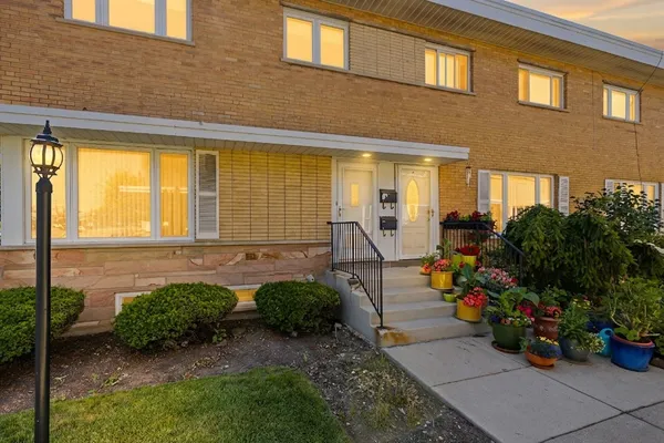 7862 West Lawrence Avenue, Unit A, Norridge, IL 60706