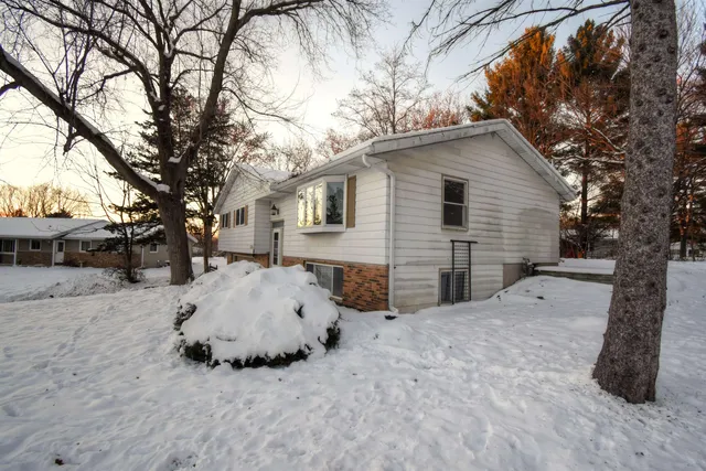 $289,900 | 6324 Crestwood Circle, McFarland, WI 53558