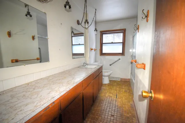 $289,900 | 6324 Crestwood Circle, McFarland, WI 53558