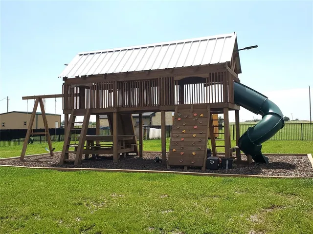 $550,000 | 291 County Road 4833, Leonard, TX 75452