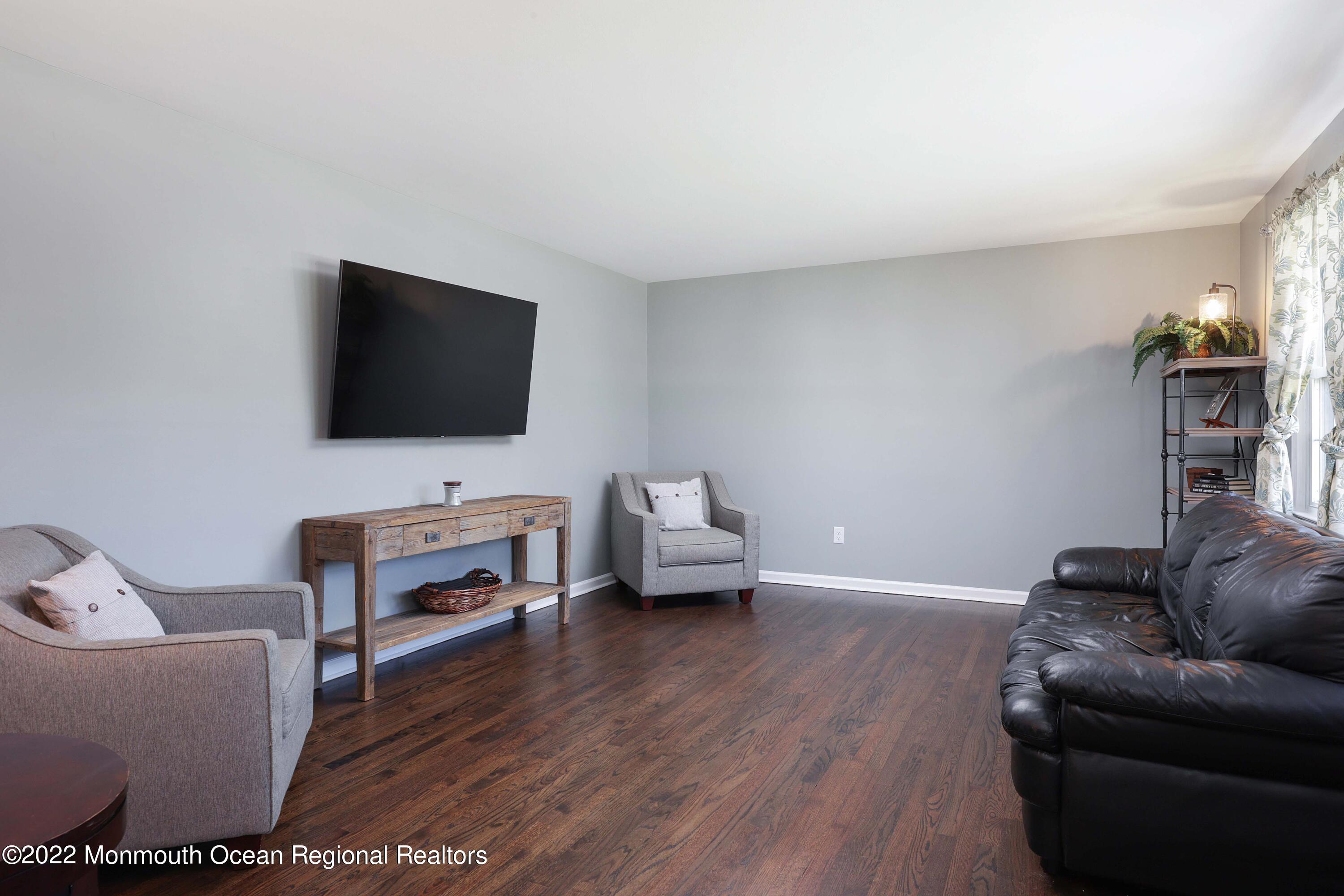 104 Newbury Road Howell, NJ 07731 - Photo 3 of 21 758A4285