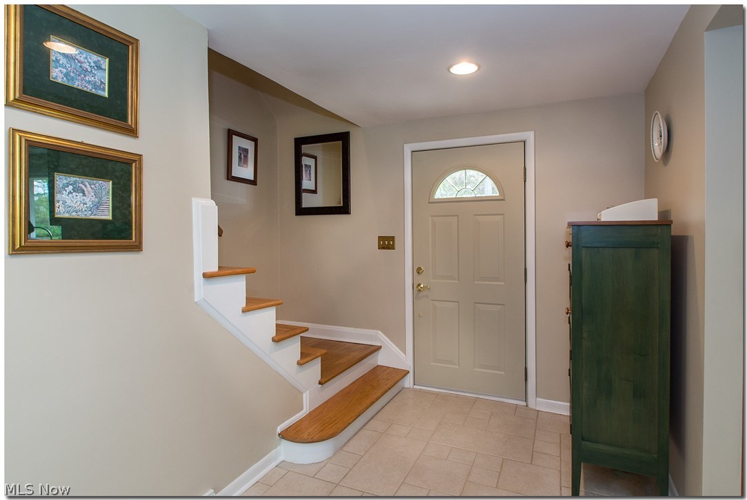 2987 Lander Road Pepper Pike, OH 44124 - Photo 3 of 33 Open bright & airy entry, with newer ceramic tile,
