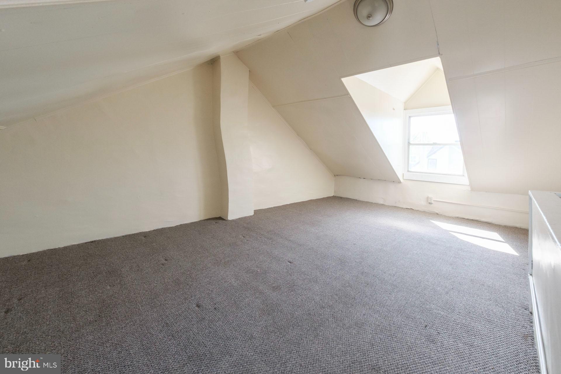 525 South 18th Street Reading, PA 19606 - Photo 15 of 18 an empty room with windows