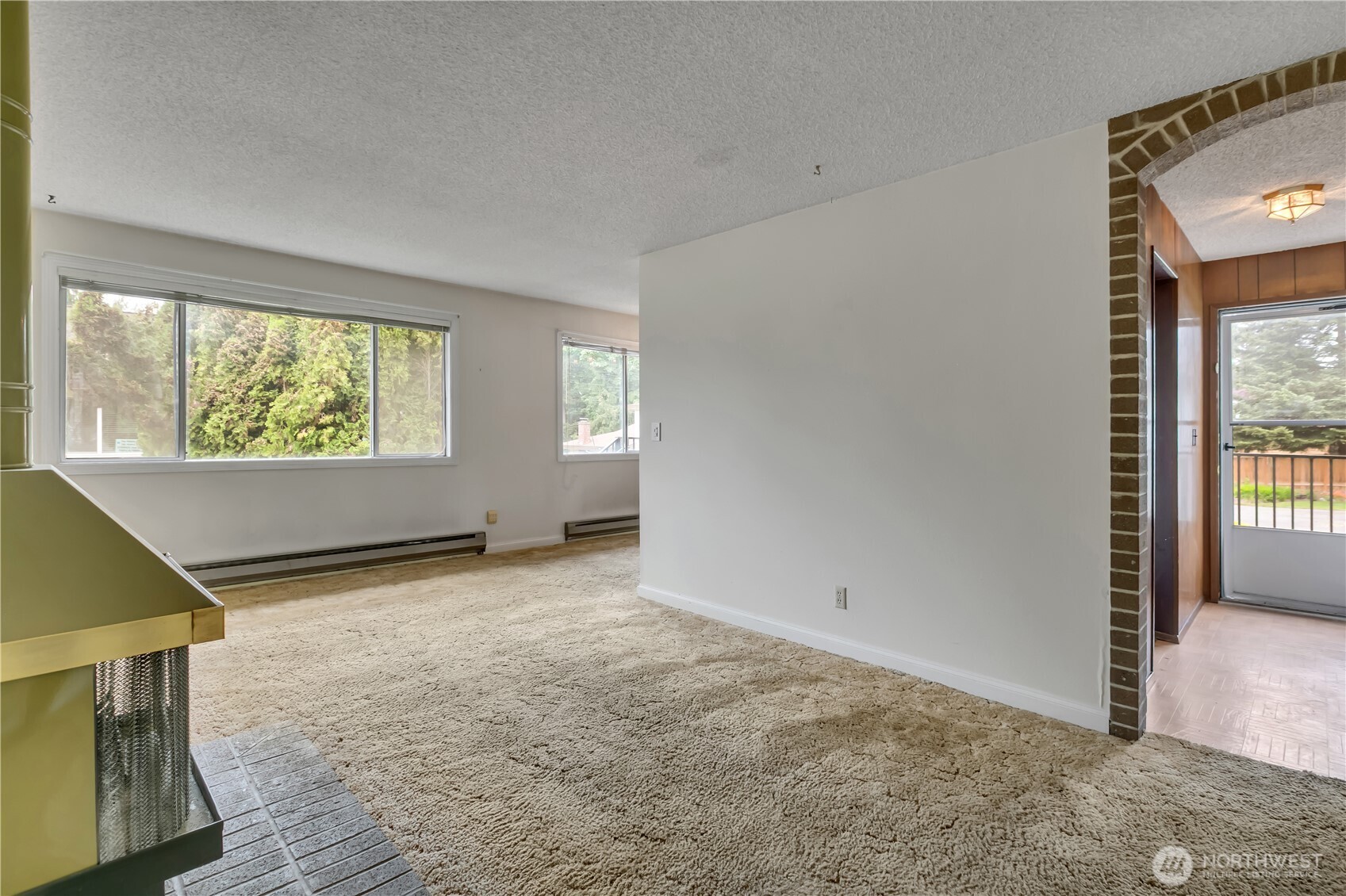 412 213th Place Southwest, Unit 21D Bothell, WA 98021 - Photo 8 of 28 a view of an empty room and window