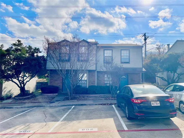 $1,495 | 800 West Collins Street, Denton, TX 76201