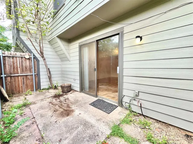 $1,495 | 800 West Collins Street, Denton, TX 76201