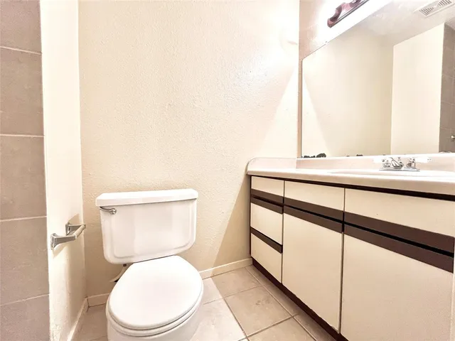 $1,495 | 800 West Collins Street, Denton, TX 76201