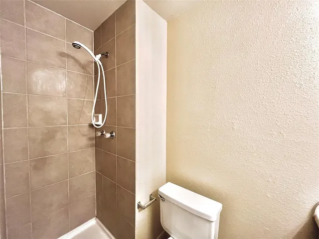 $1,495 | 800 West Collins Street, Denton, TX 76201