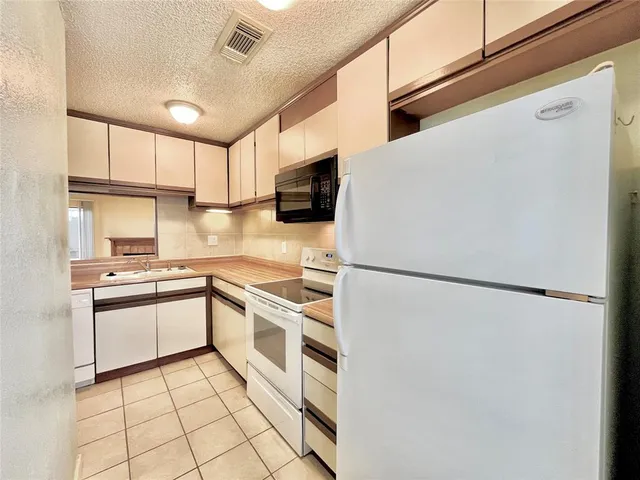 $1,495 | 800 West Collins Street, Denton, TX 76201