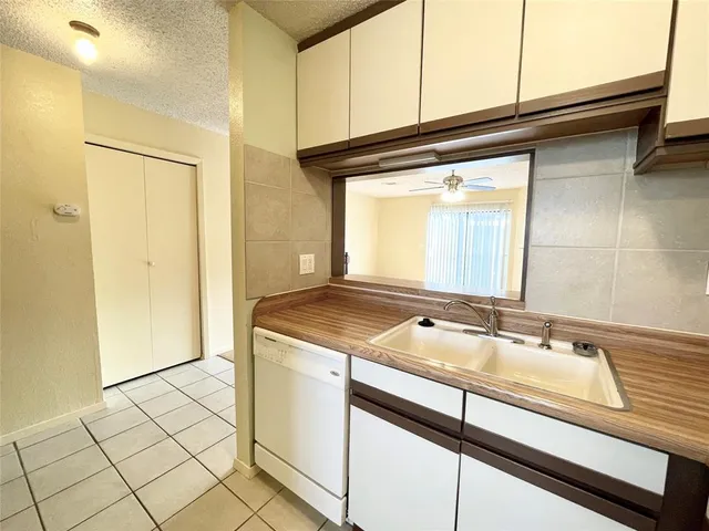 $1,495 | 800 West Collins Street, Denton, TX 76201