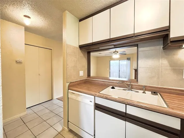 $1,495 | 800 West Collins Street, Denton, TX 76201