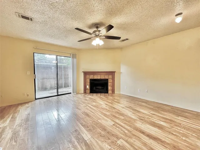 $1,495 | 800 West Collins Street, Denton, TX 76201