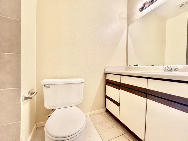 $1,495 | 800 West Collins Street, Denton, TX 76201