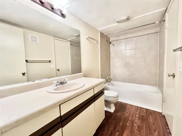 $1,495 | 800 West Collins Street, Denton, TX 76201