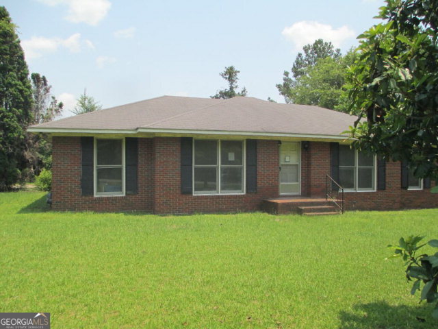 520 South Johnson Mount Vernon, GA 30445 - Photo 1 of 1 a front view of a house with a yard and garage