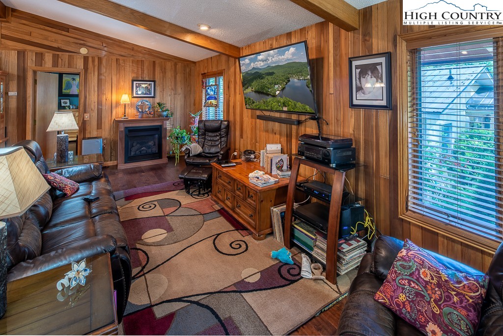 33 Pine Valley Road Newland, NC 28657 - Photo 4 of 25 Gallery Image 4