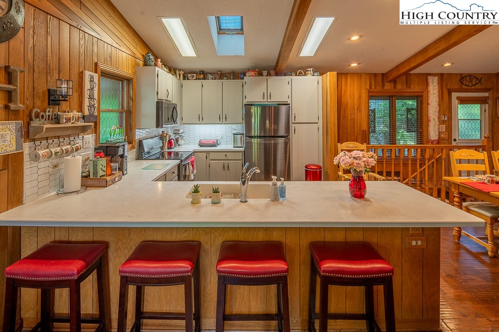 33 Pine Valley Road Newland, NC 28657 - Photo 7 of 25 Gallery Image 7