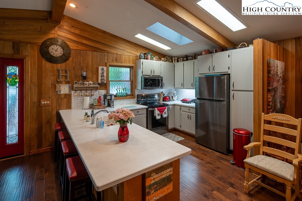 33 Pine Valley Road Newland, NC 28657 - Photo 8 of 25 Gallery Image 8