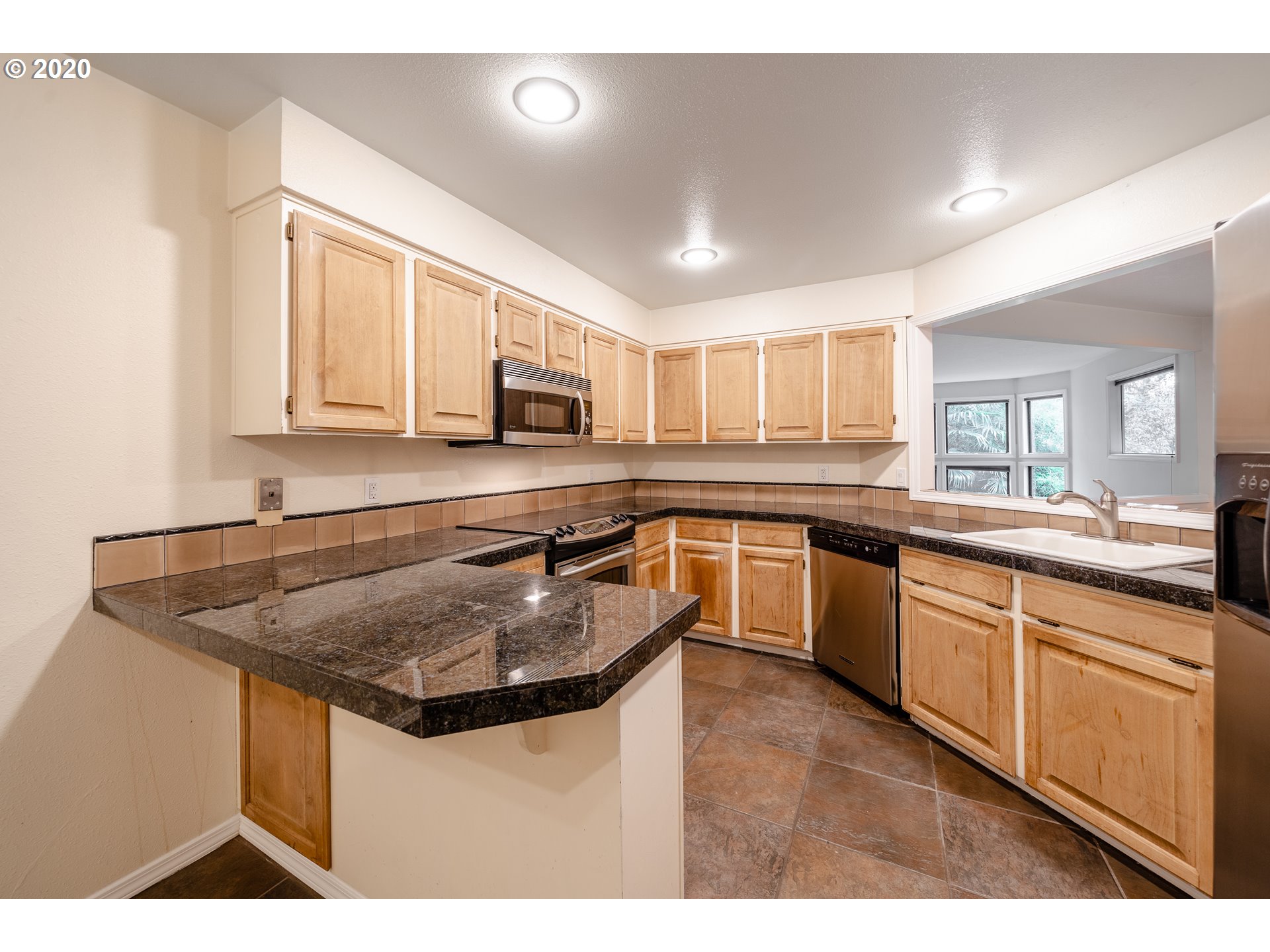 5211 Southwest View Point Terrace Portland, OR 97239 - Photo 11 of 32