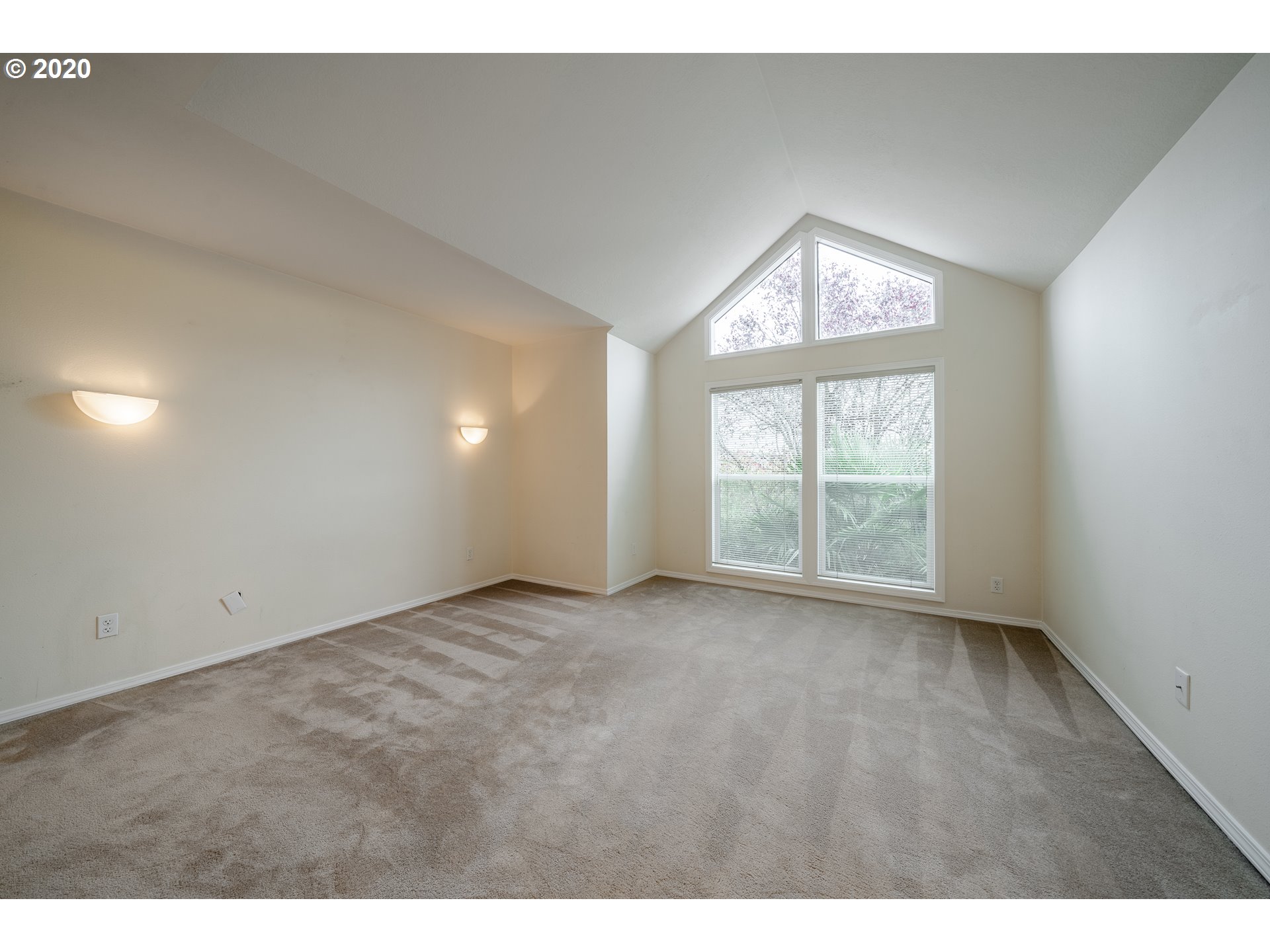 5211 Southwest View Point Terrace Portland, OR 97239 - Photo 17 of 32