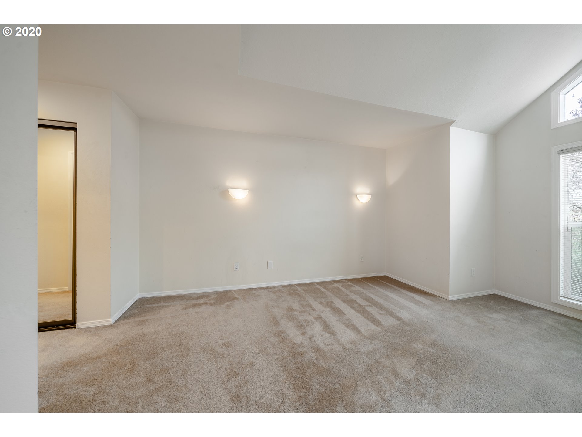 5211 Southwest View Point Terrace Portland, OR 97239 - Photo 18 of 32