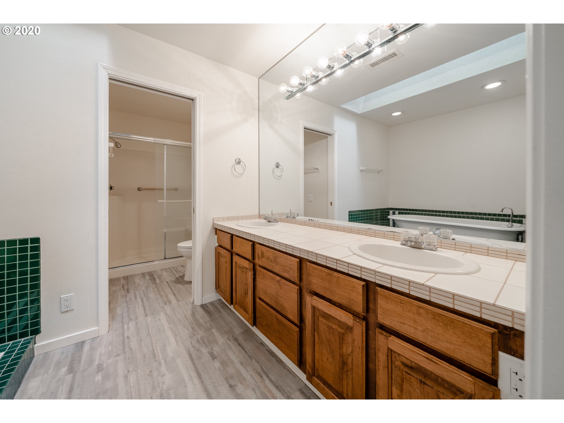 5211 Southwest View Point Terrace Portland, OR 97239 - Photo 21 of 32