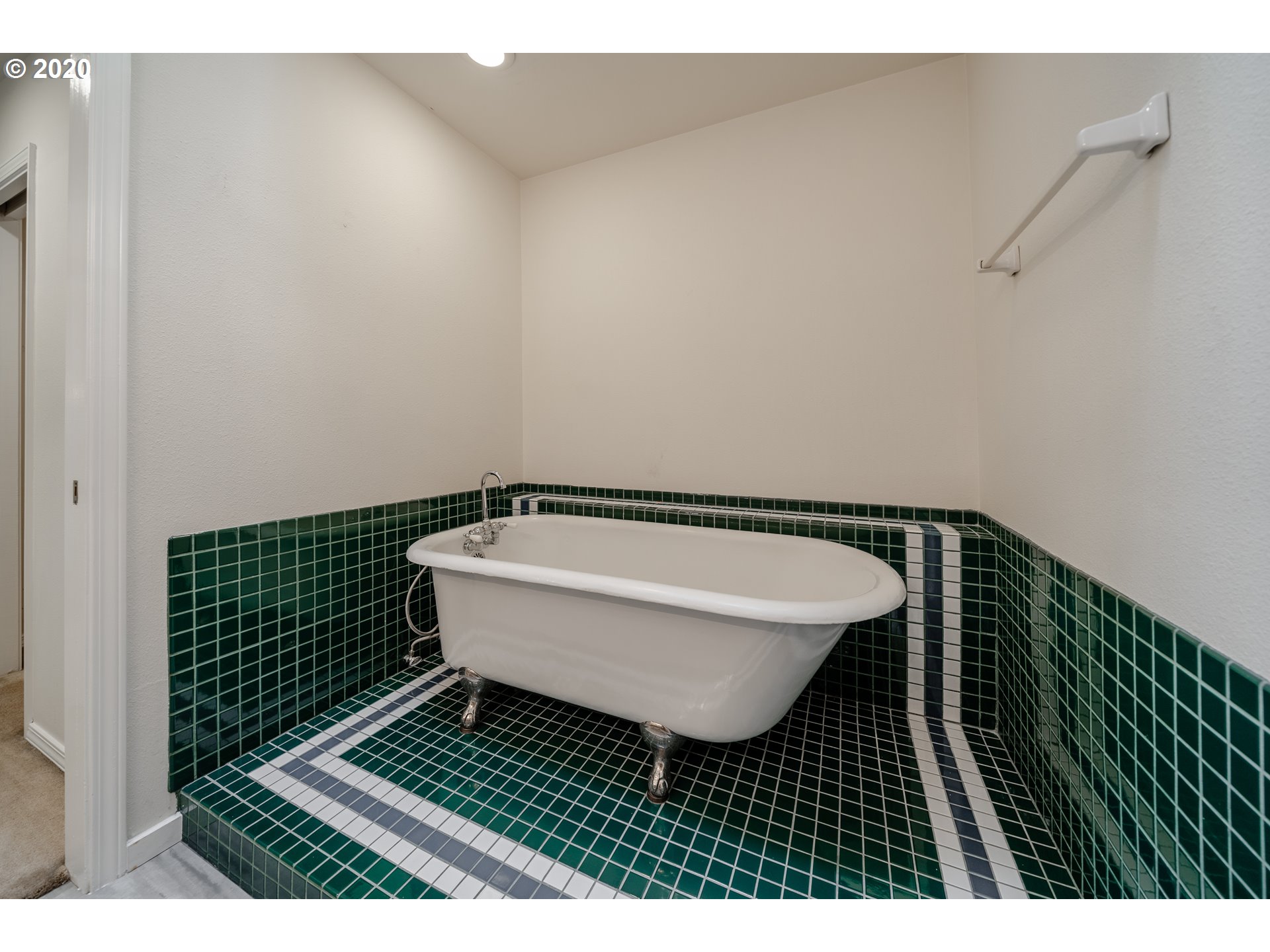 5211 Southwest View Point Terrace Portland, OR 97239 - Photo 22 of 32