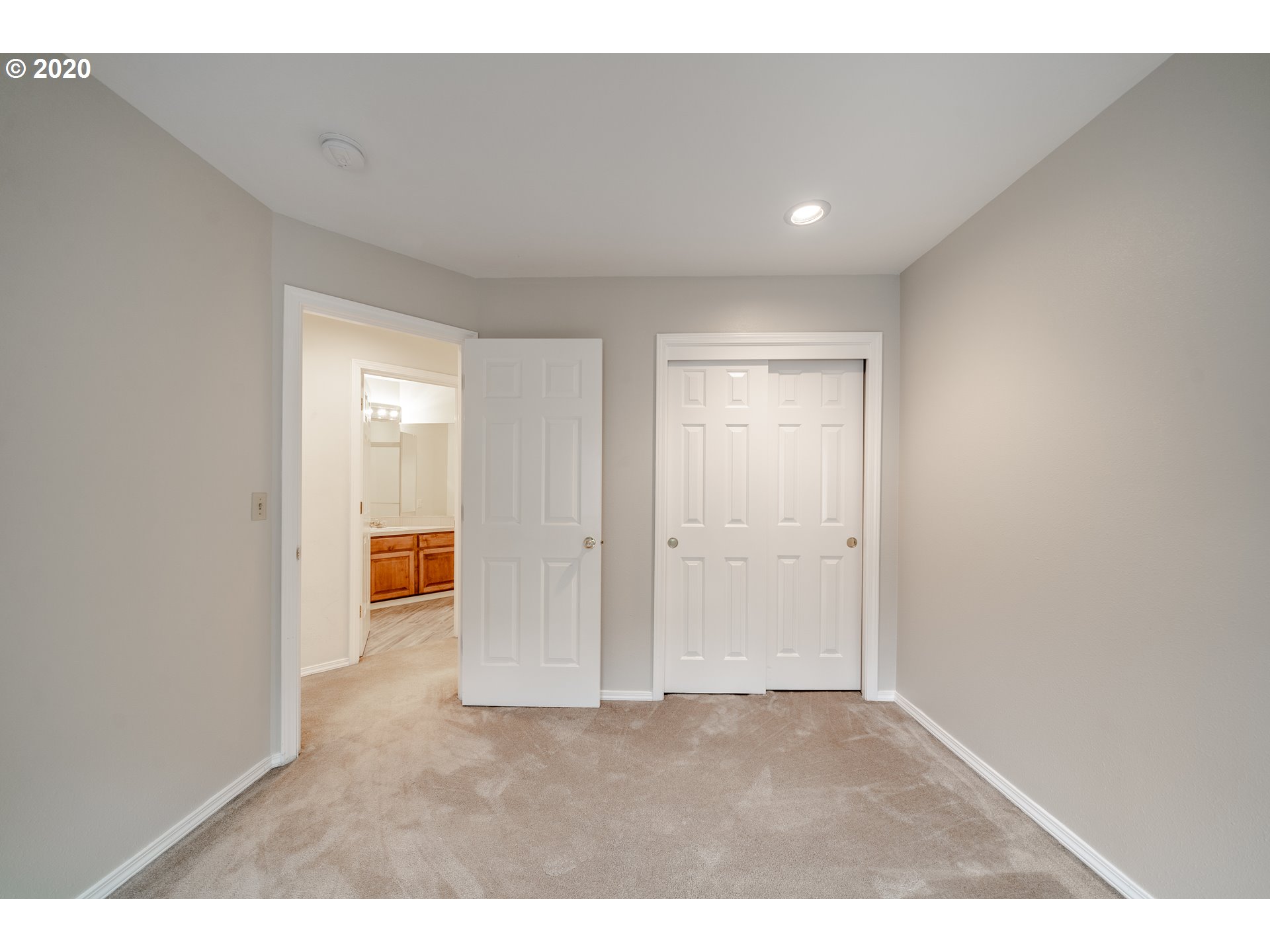 5211 Southwest View Point Terrace Portland, OR 97239 - Photo 24 of 32