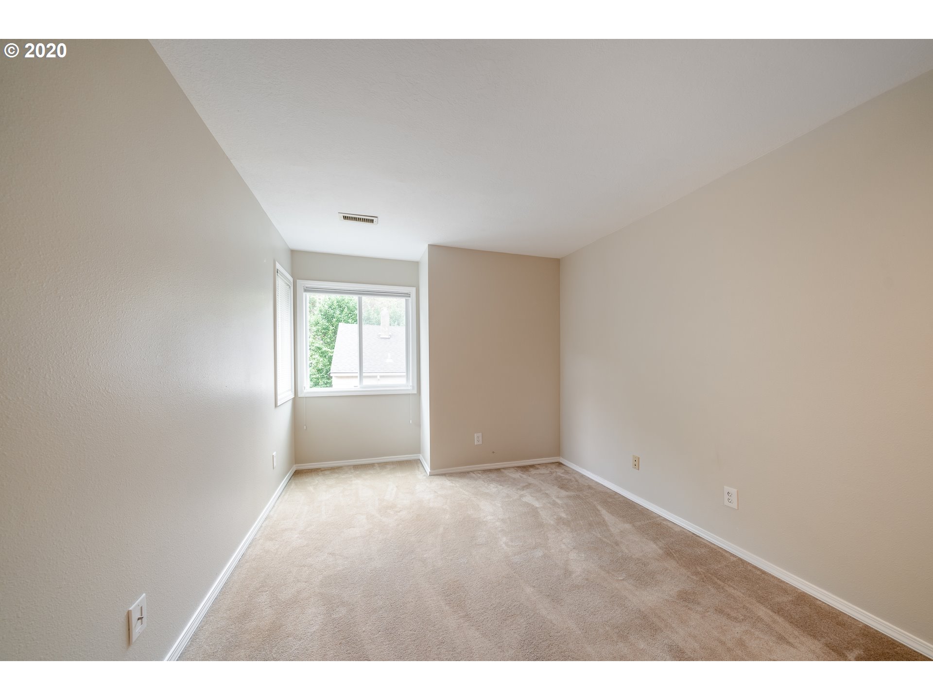 5211 Southwest View Point Terrace Portland, OR 97239 - Photo 26 of 32