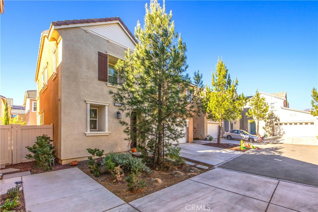 925 Bluebell Way Beaumont, CA 92223 - Photo 3 of 33 a view of backyard of the house