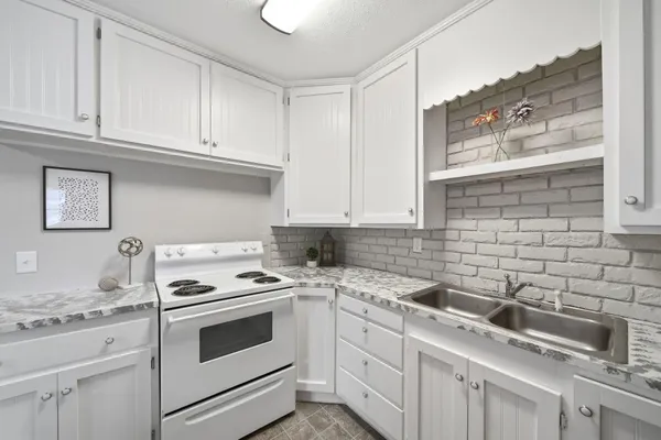 $130,000 | 559 Northwestern Drive, Adrian, MI 49221