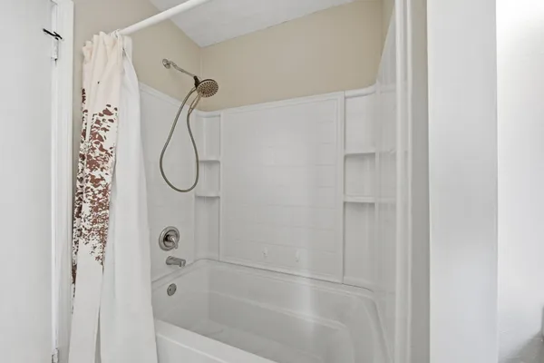 $130,000 | 559 Northwestern Drive, Adrian, MI 49221