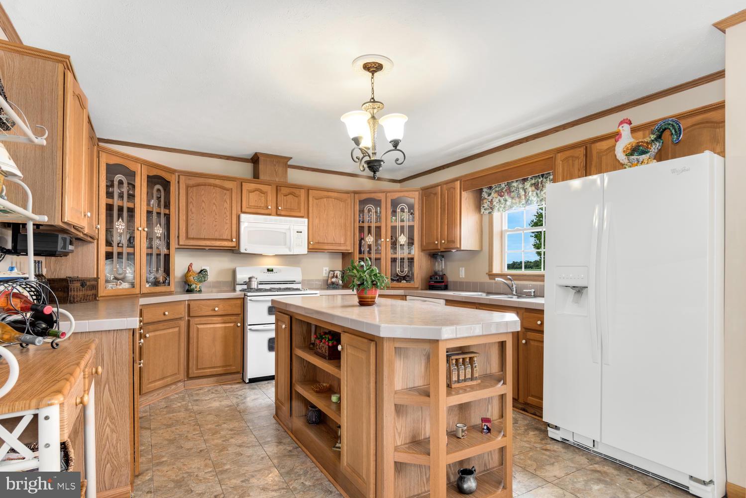 836 Murphy Road Centreville, MD 21617 - Photo 5 of 39 Large kitchen with island