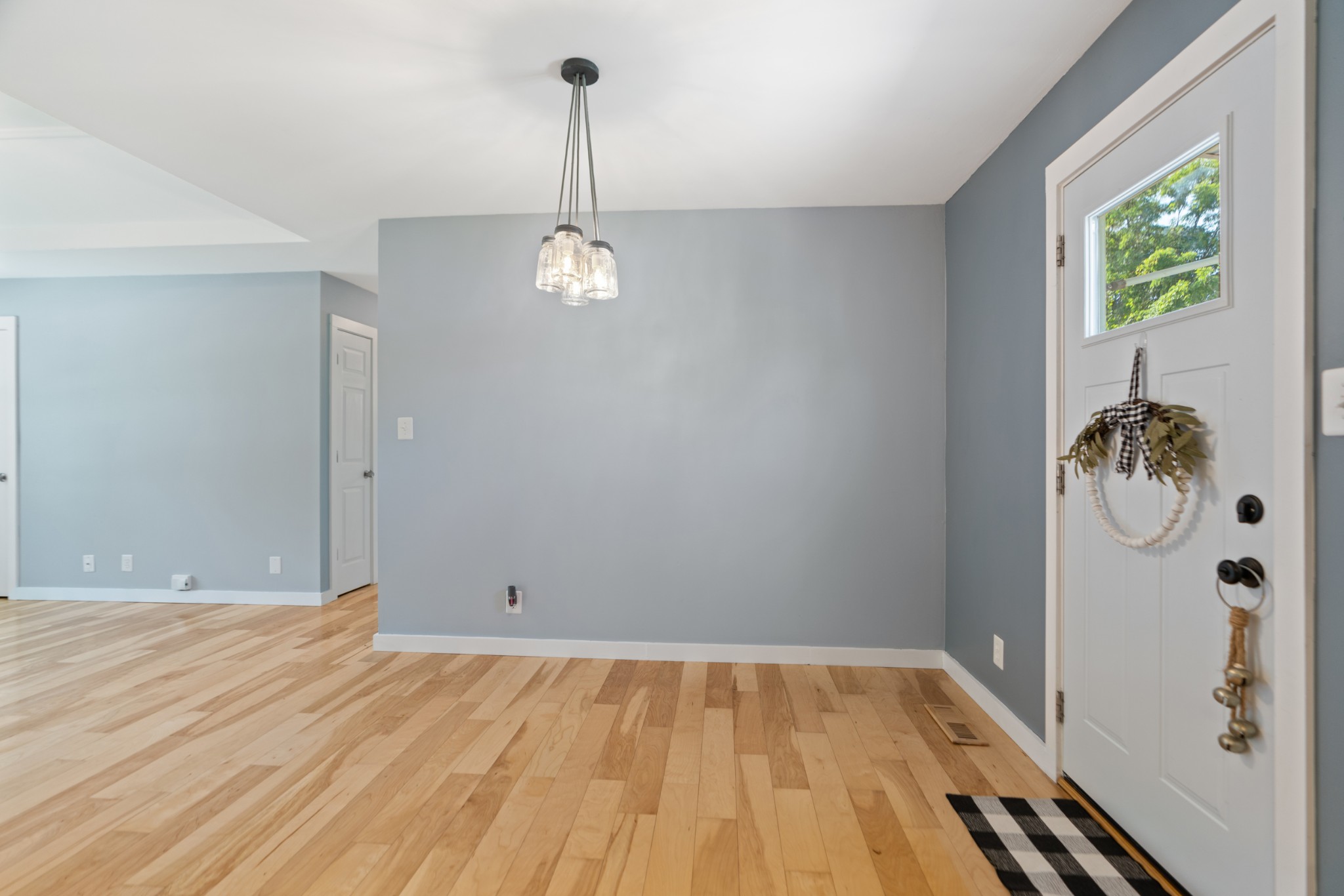 1327 Hugh Hunter Road Oak Grove, KY 42262 - Photo 23 of 36 a view of a livingroom with wooden floor