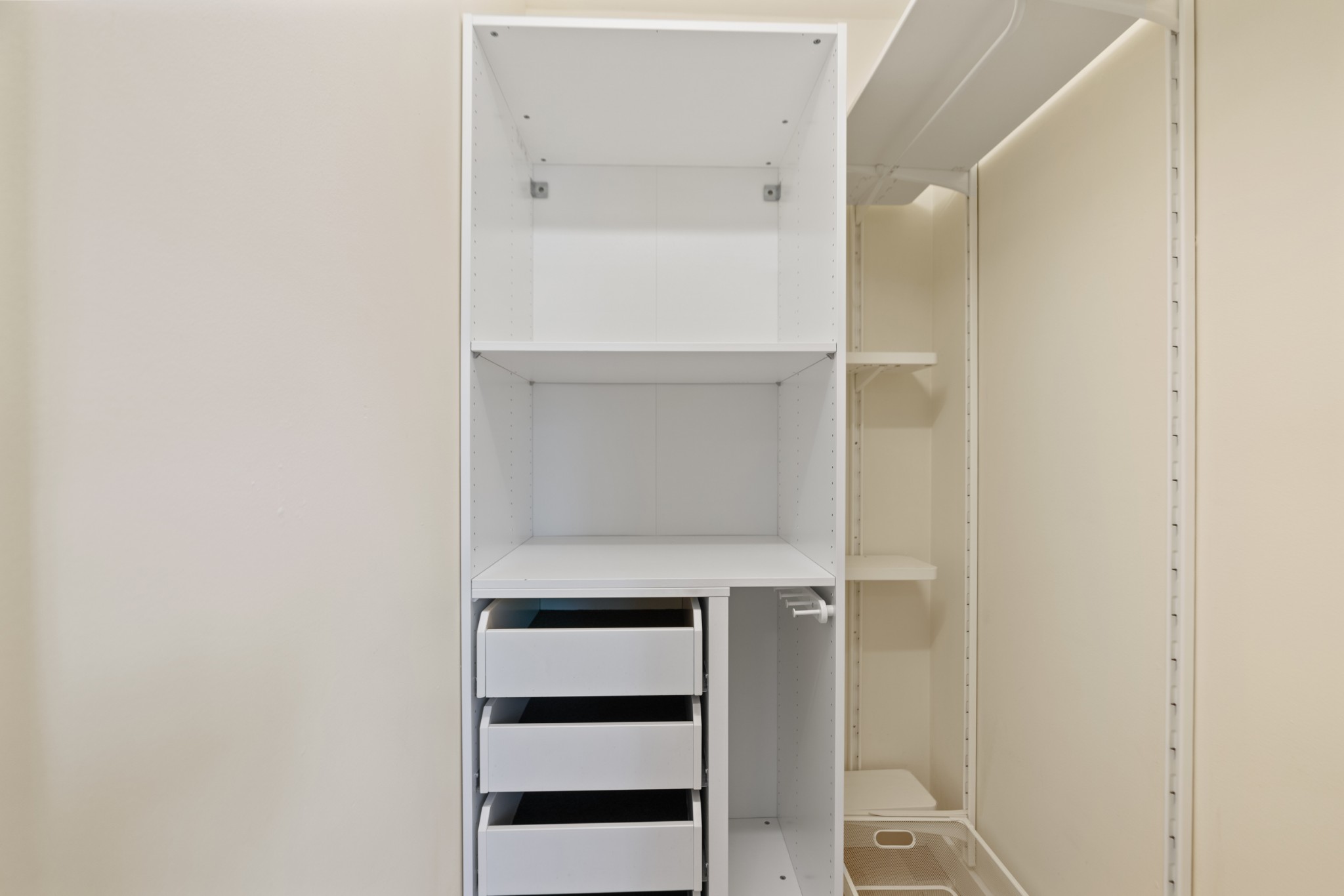 1327 Hugh Hunter Road Oak Grove, KY 42262 - Photo 29 of 36 a view of walk in closet with empty racks