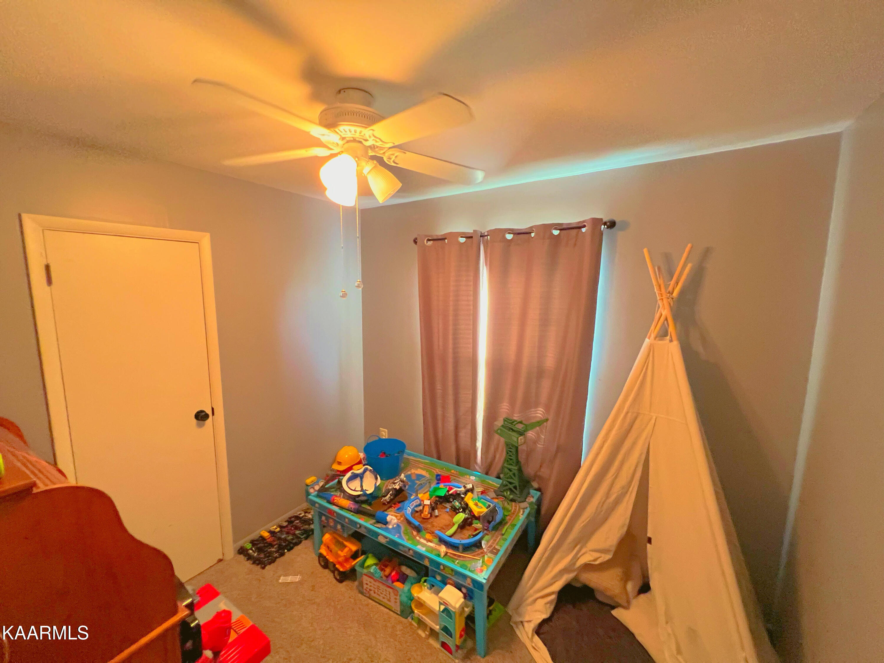 135 Sharp And Perkins Road Jacksboro, TN 37757 - Photo 15 of 18 Bedroom 3