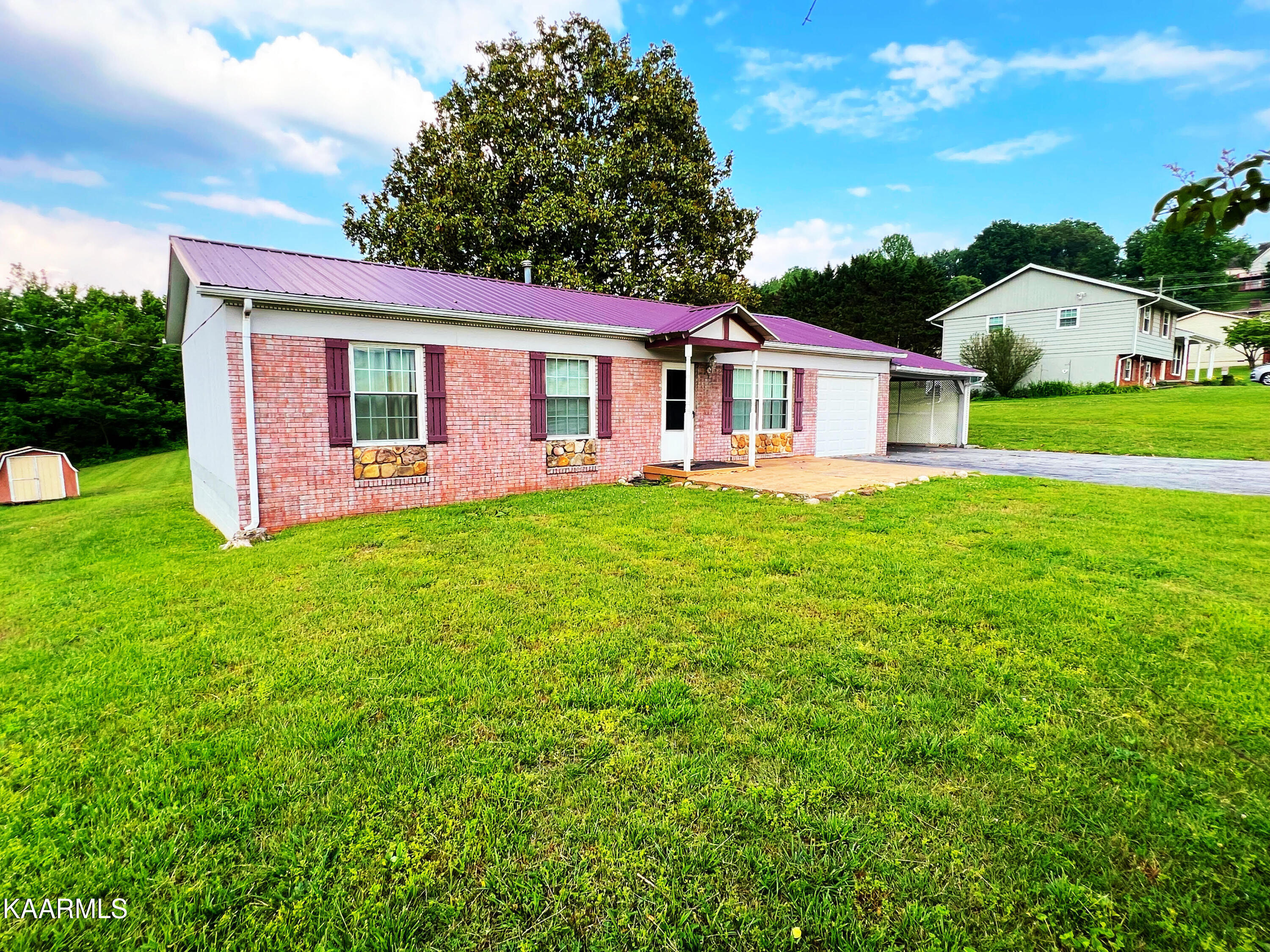 135 Sharp And Perkins Road Jacksboro, TN 37757 - Photo 3 of 18 Left Side