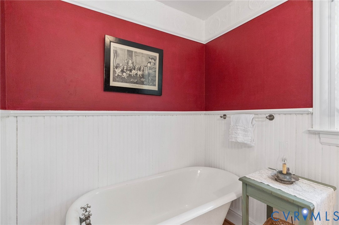 7381 McClellan Road Mechanicsville, VA 23111 - Photo 13 of 66 Clawfoot bathtub with an antique-style faucet, whi
