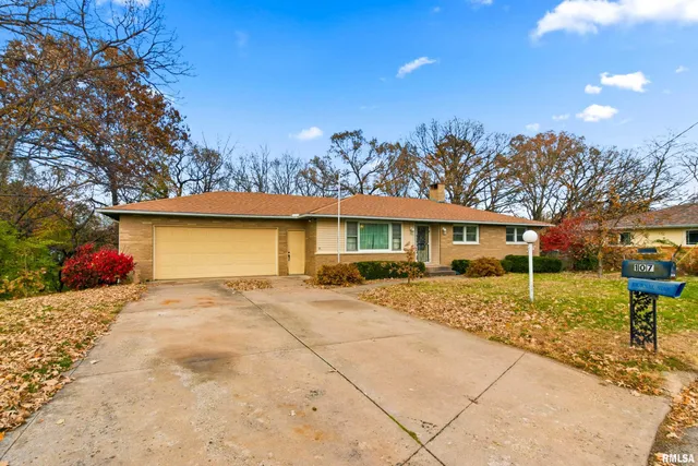 $192,000 | 107 Inverness Drive, Pekin, IL 61554