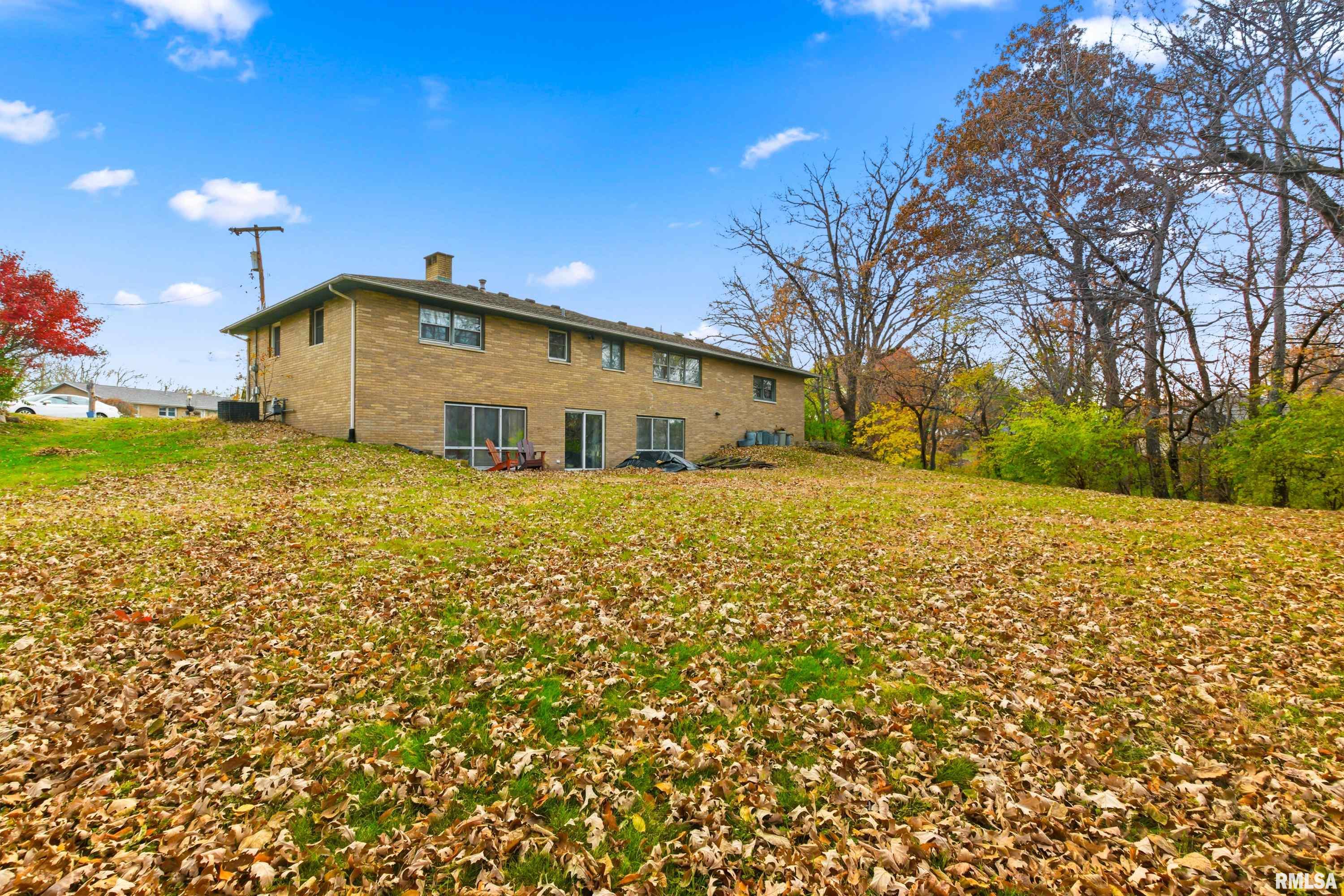 107 Inverness Drive Pekin, IL 61554 - Photo 6 of 29
