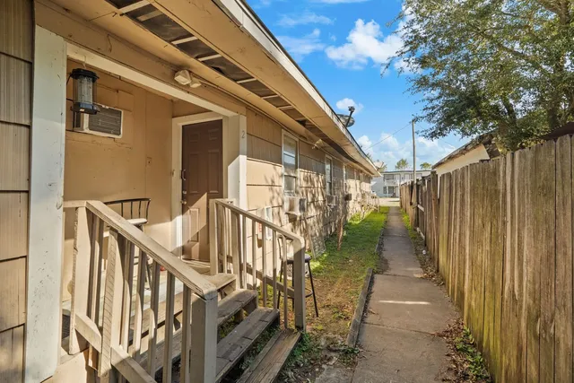 $899,000 | 2312-2315 Avenue B, Dickinson, TX 77539