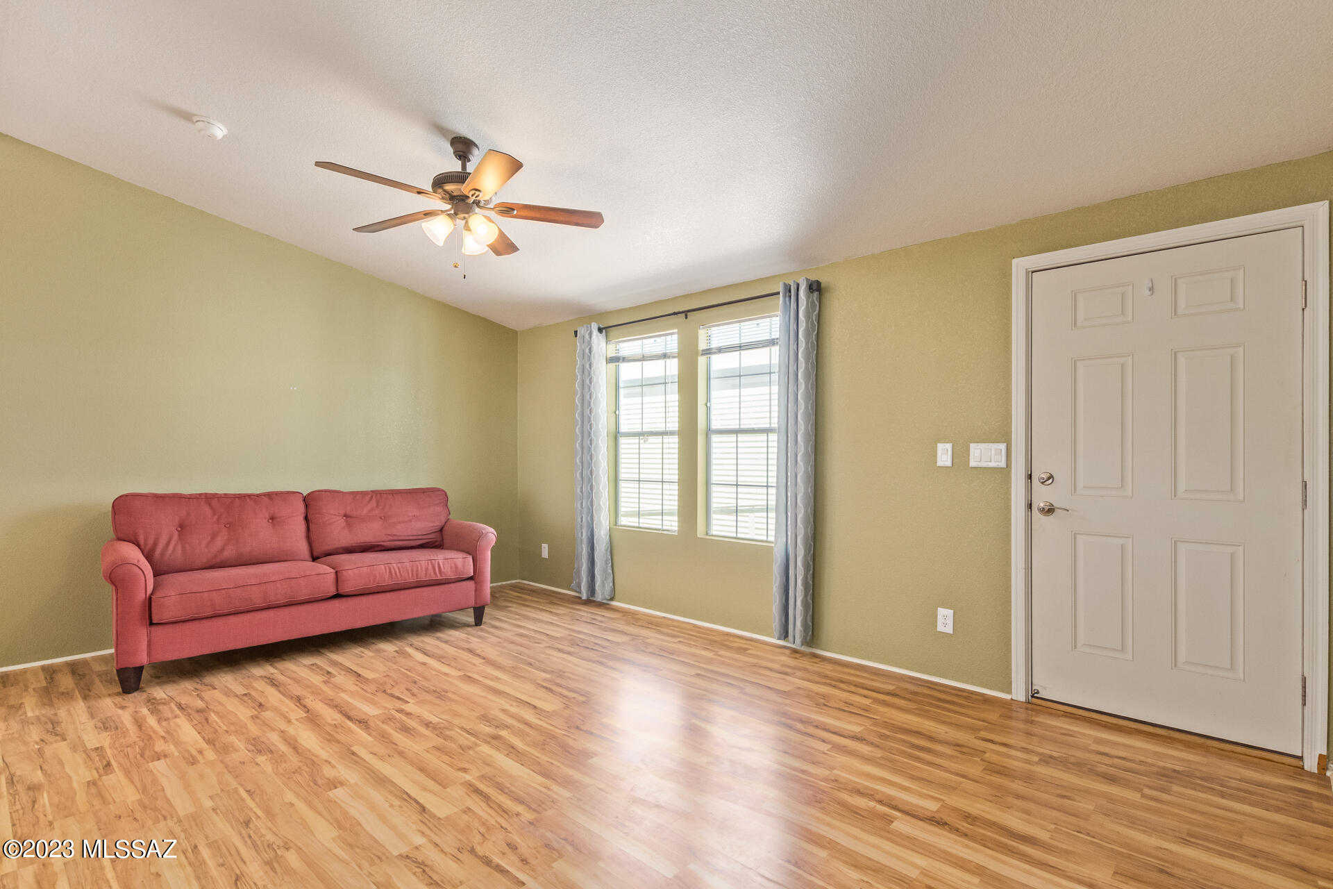 6207 South Barrister Road Tucson, AZ 85746 - Photo 5 of 28 Living Room