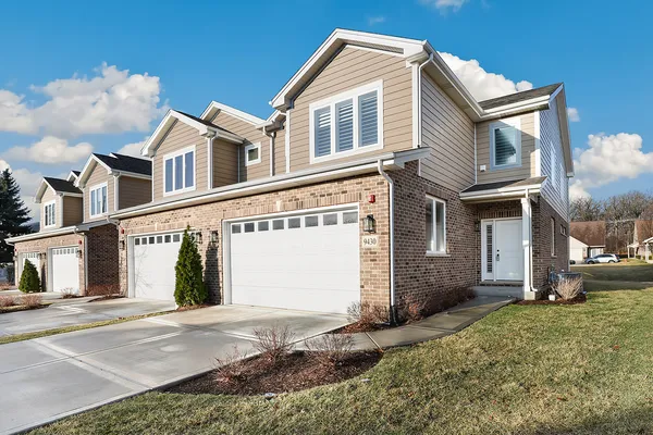 $489,900 | 9430 Churchill Drive, Hickory Hills, IL 60457