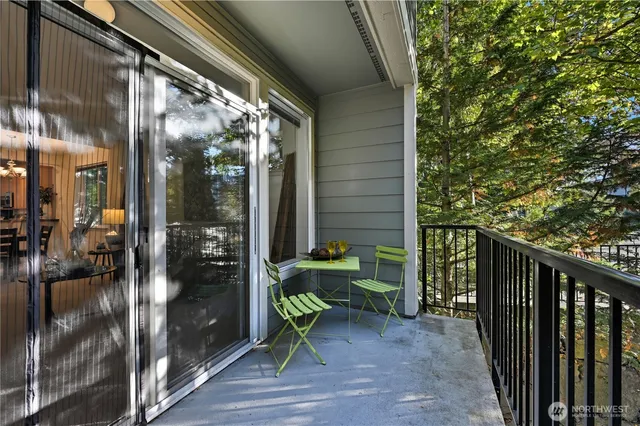 $595,000 | 19010 68th Avenue Northeast, Unit A201, Kenmore, WA 98028