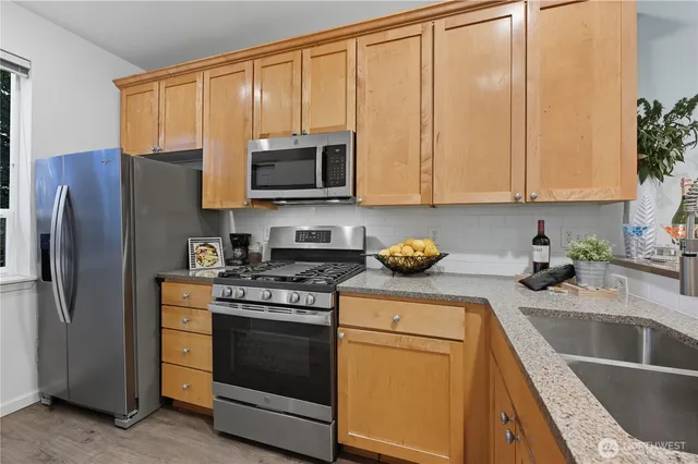 $595,000 | 19010 68th Avenue Northeast, Unit A201, Kenmore, WA 98028