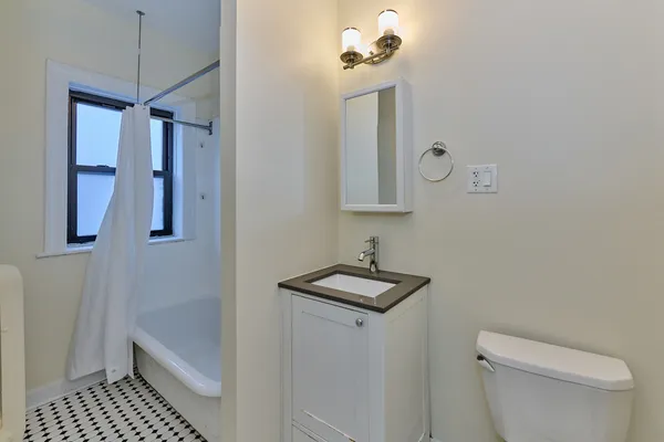 $1,675 | 1355 West Touhy Avenue, Unit 2N, Chicago, IL 60626