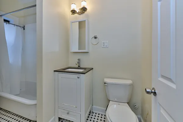 $1,675 | 1355 West Touhy Avenue, Unit 2N, Chicago, IL 60626